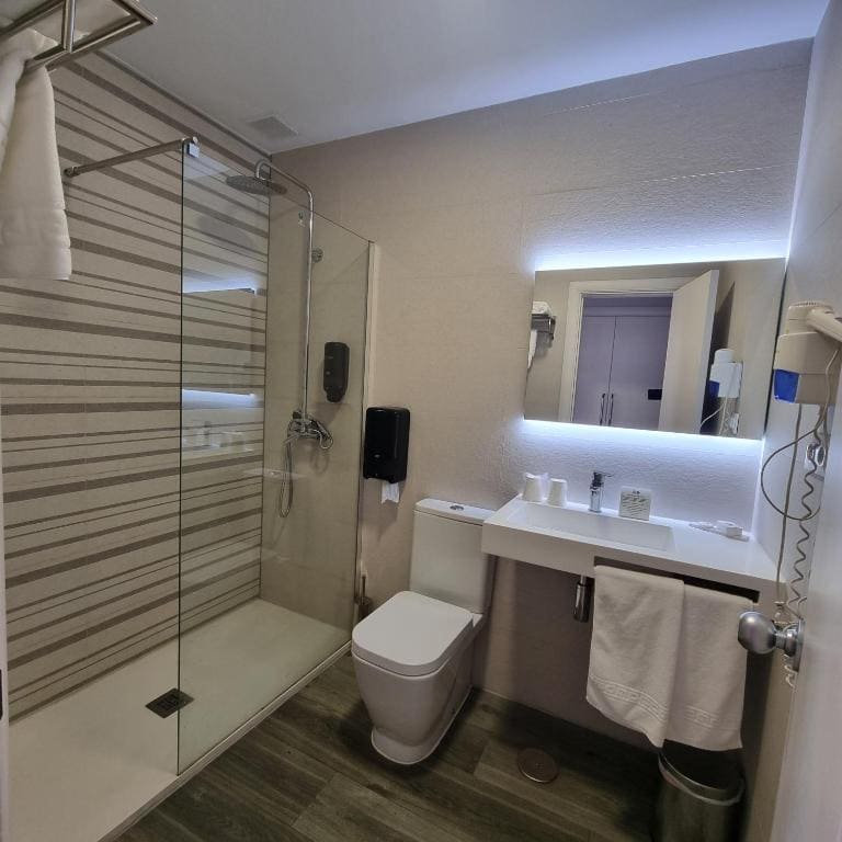 Twin Room with Extra Bed room - Image 2
