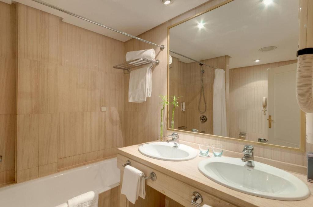Family Room room - Image 1