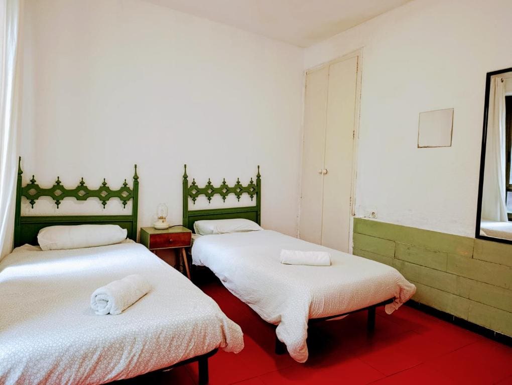 Twin Room with Shared Bathroom room - Image 1