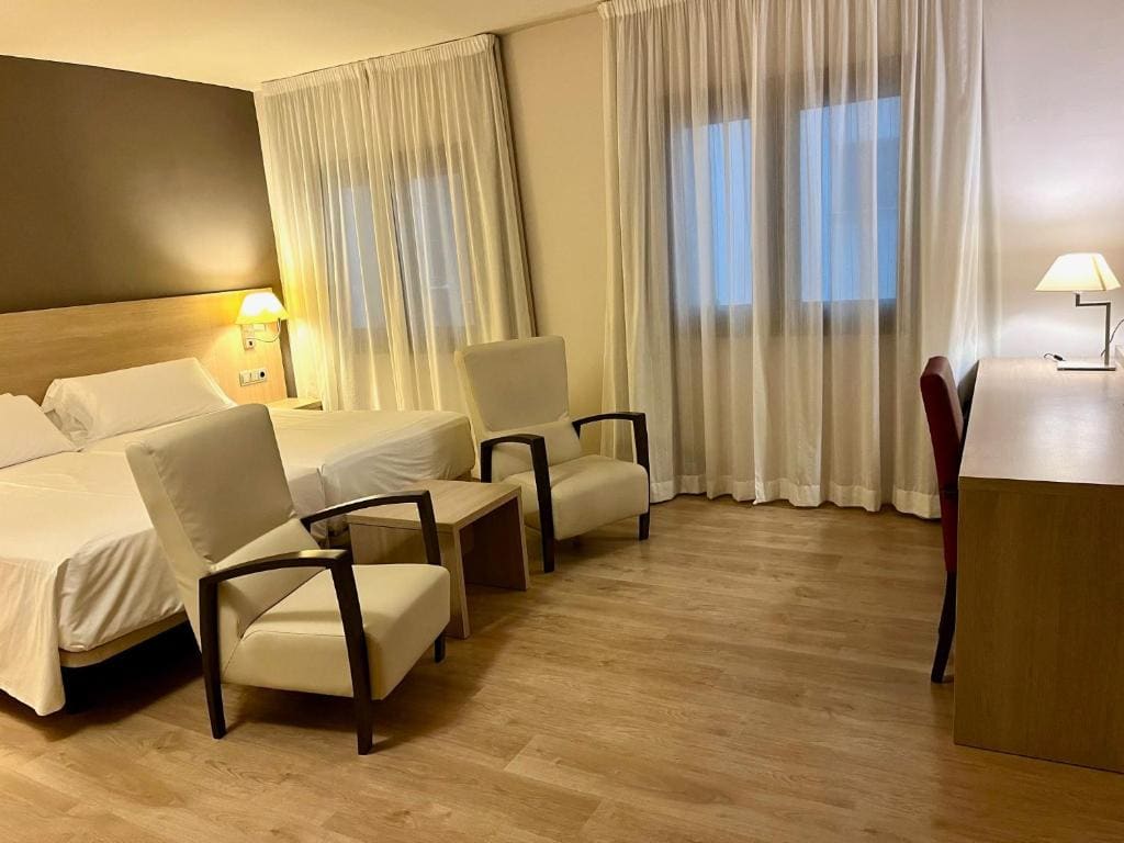 Budget Double Room room - Image 2