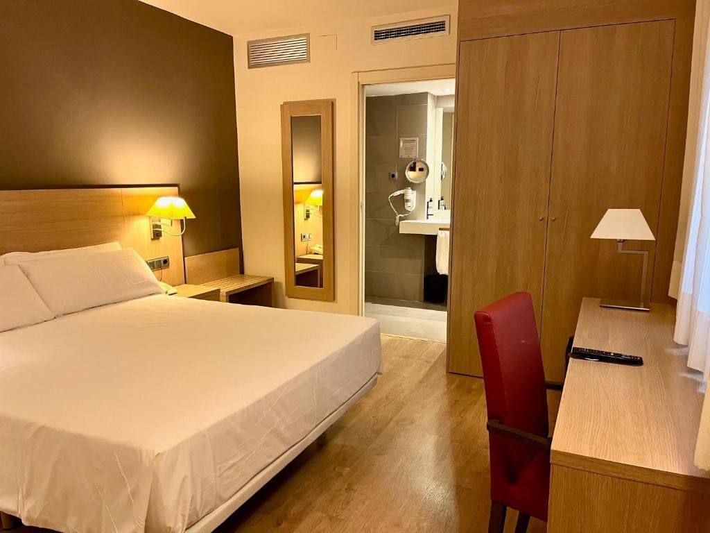 Budget Double Room room - Image 3