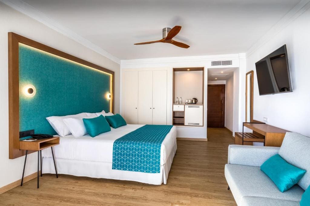 Superior Double Room with Sea View room - Image 1