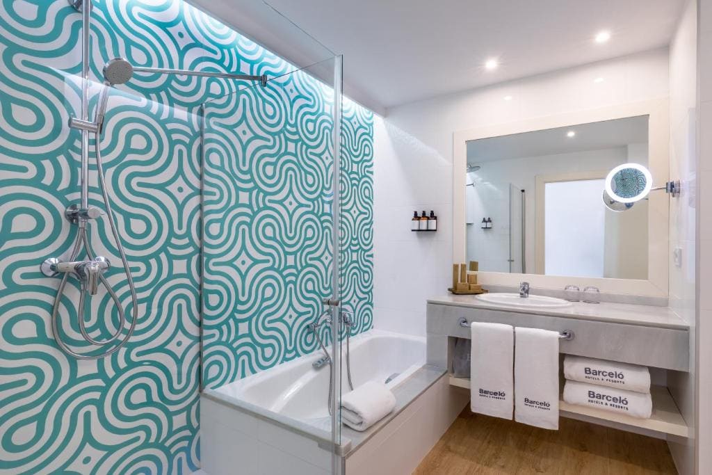 Superior Double or Twin Room room - Image 2