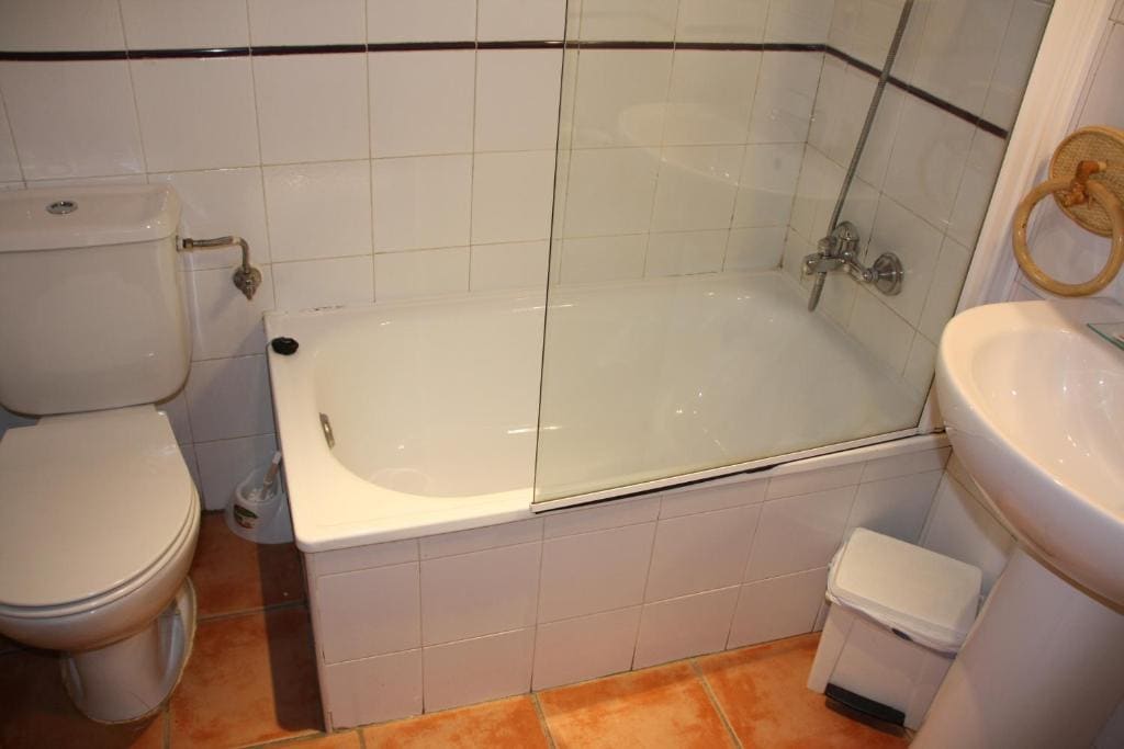 Double Room with Balcony room - Image 3
