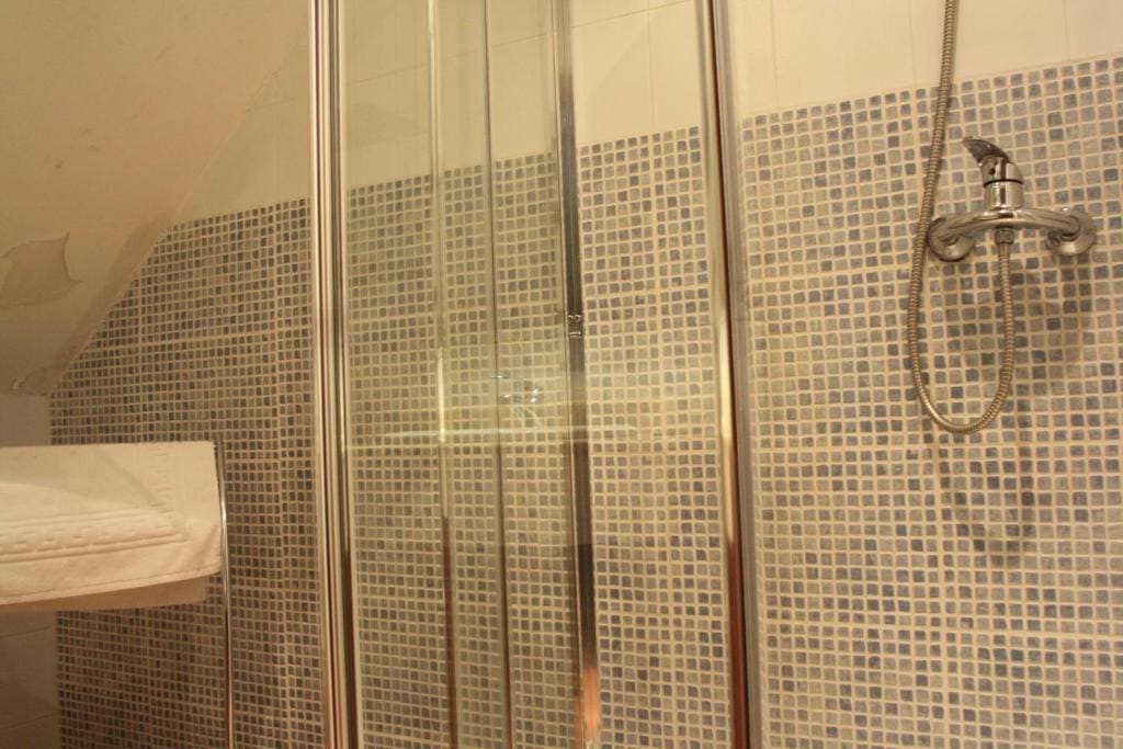 Studio Apartment room - Image 3