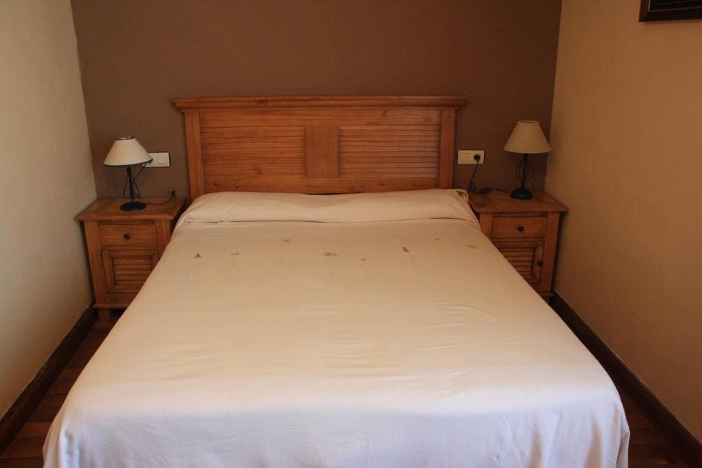 Studio Apartment room - Image 2