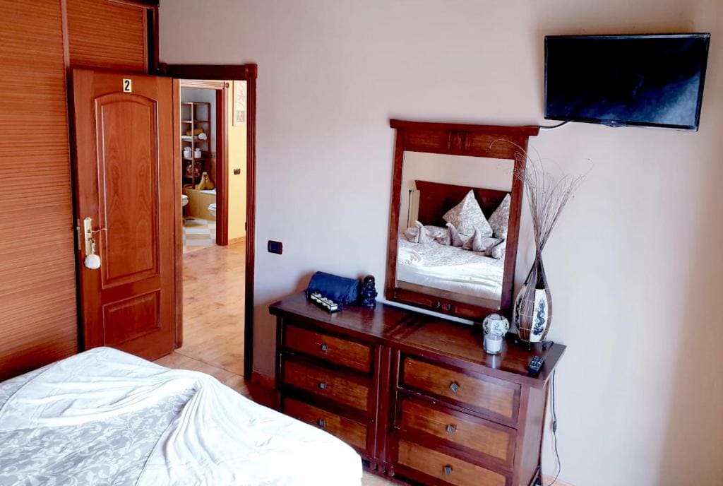 Deluxe Double Room with Balcony and Sea View room - Image 3