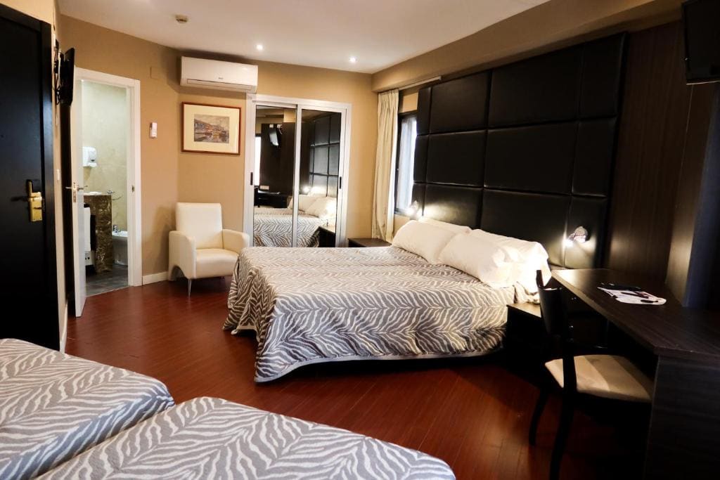 Quadruple Room room - Image 1