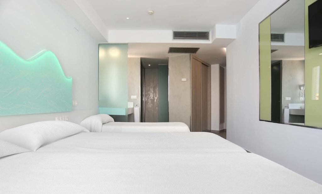 Triple Room with Sea View room - Image 1