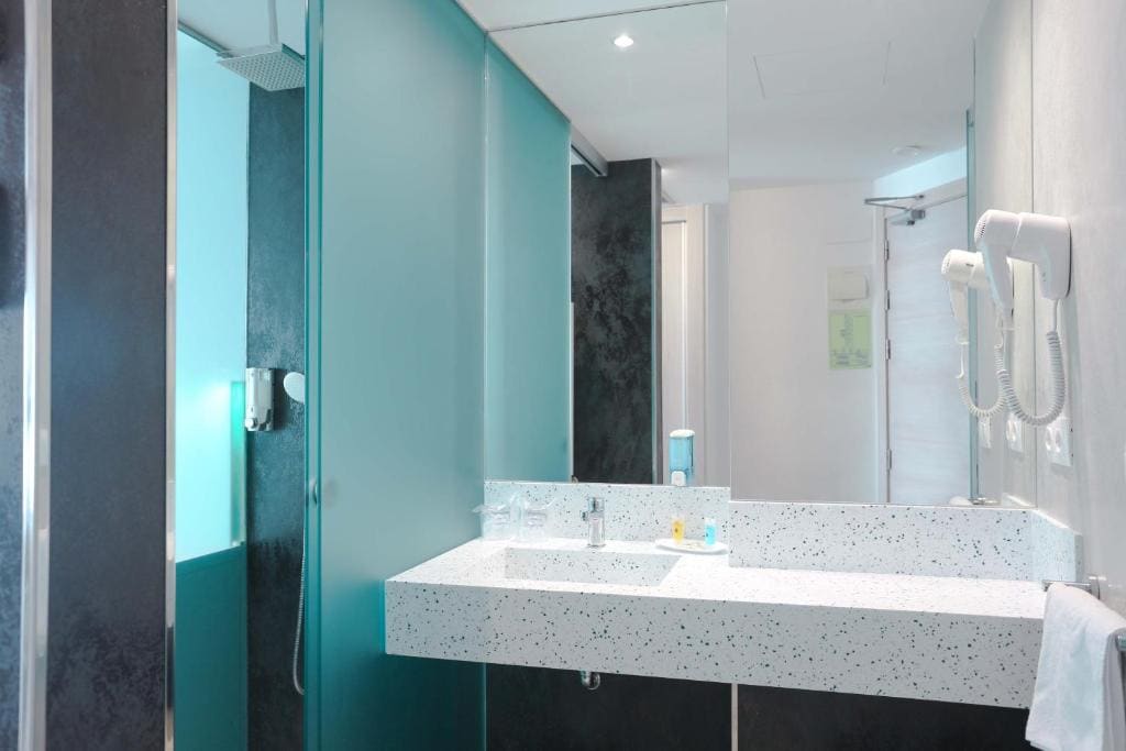 Twin Room with Sea View room - Image 2