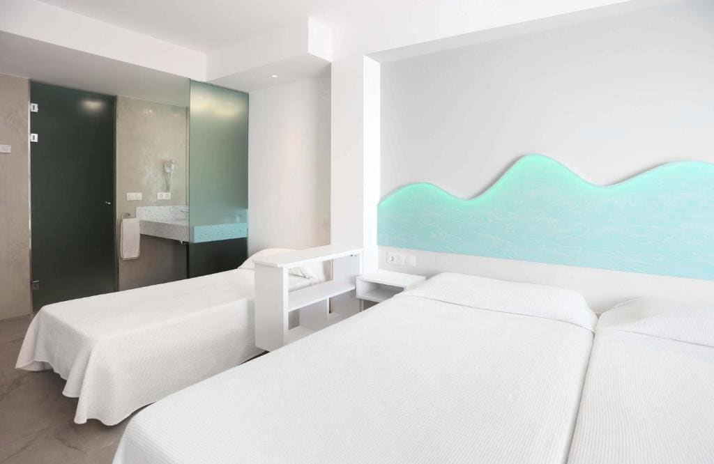 Triple Room with Sea View room - Image 3