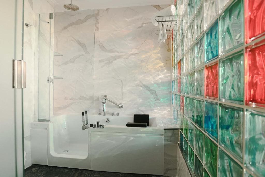 Superior Twin Room with Sea View room - Image 2