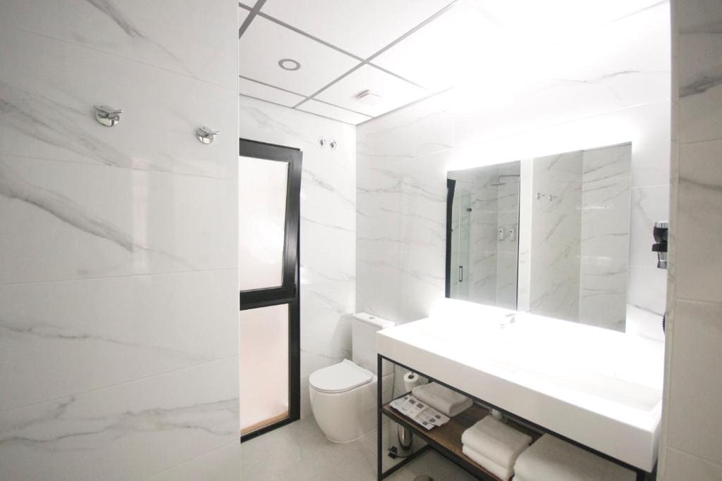 Twin Room Plus with City View room - Image 2