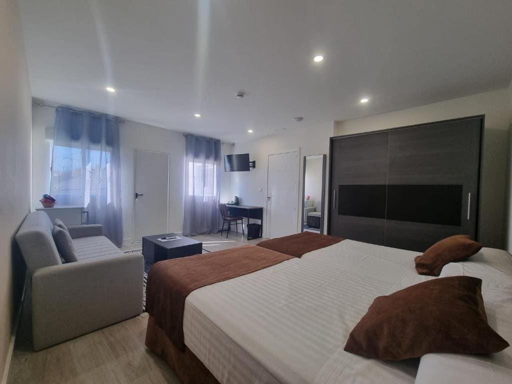 Deluxe Family Room room - Image 1