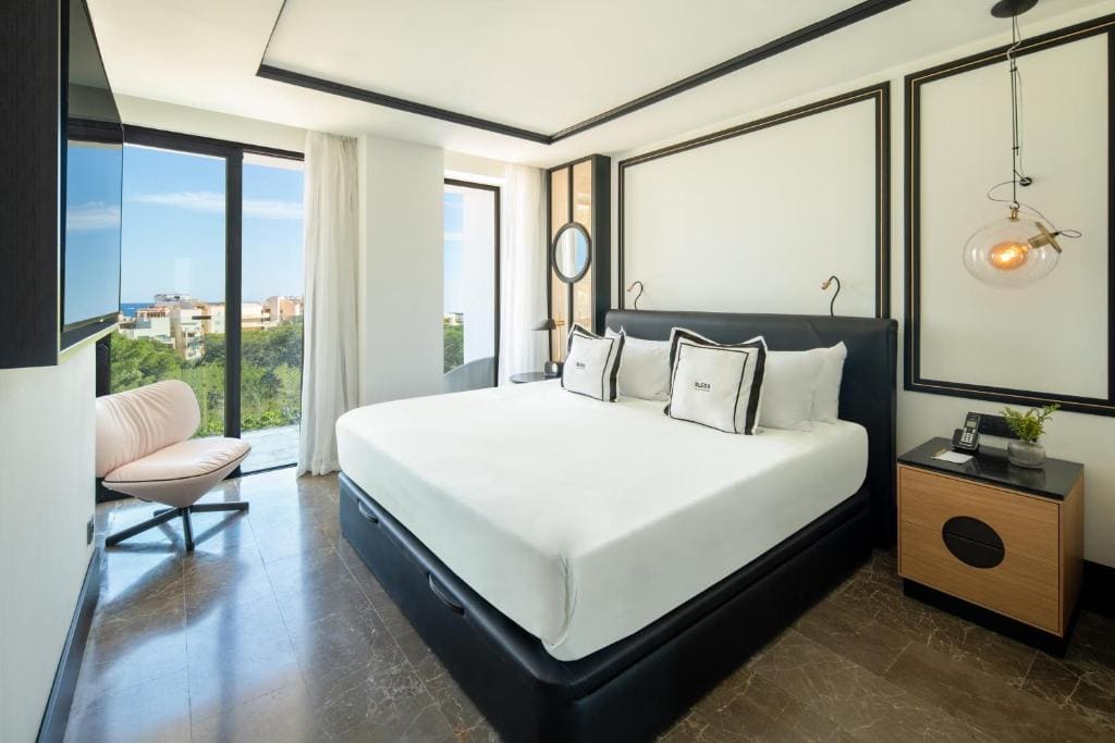 Deluxe Double Room with Sea View room - Image 2