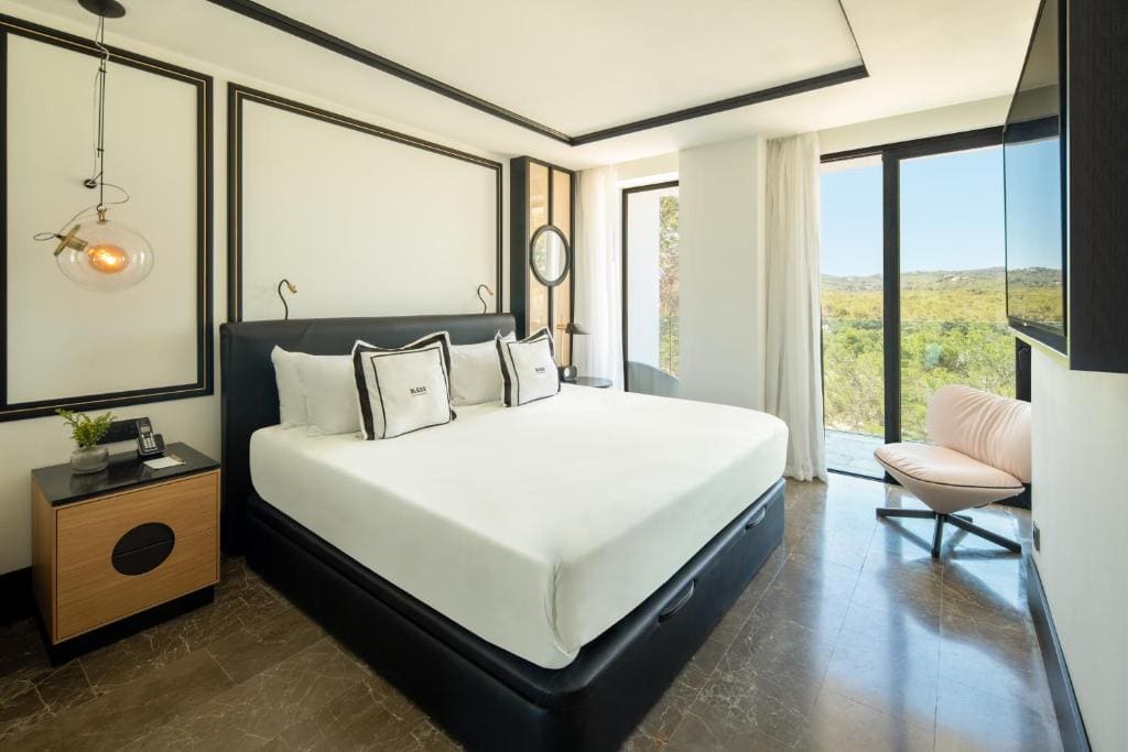 Deluxe Double Room room - Image 2