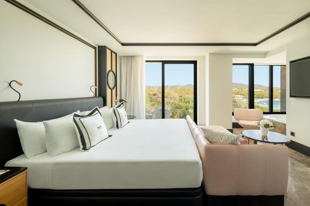 Studio Suite with Sea View room - Image 3