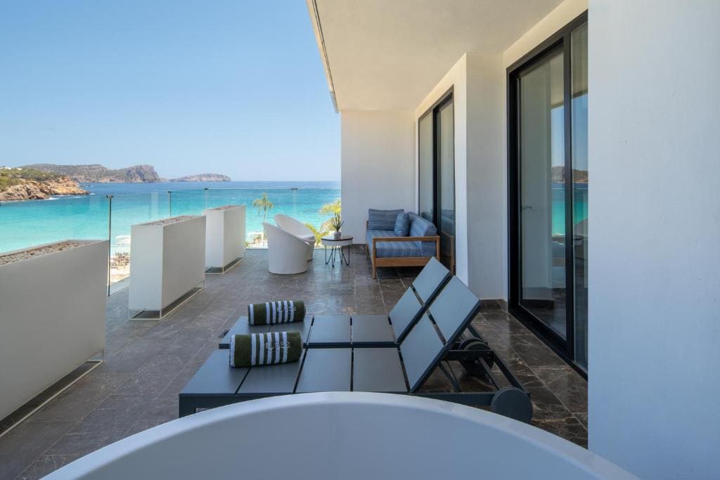 Suite Jacuzzi Terrace room - Image 3