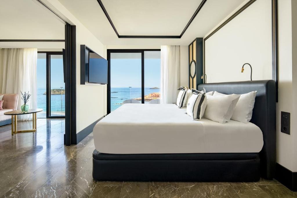 Suite with Sea View room - Image 3