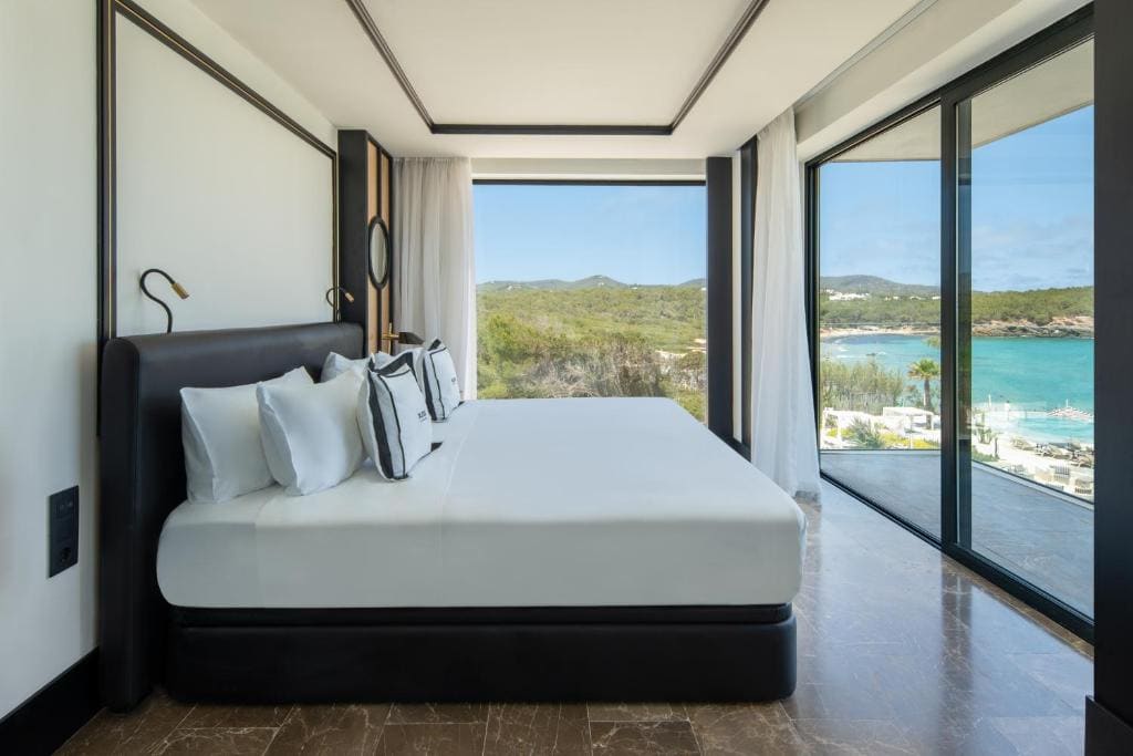 Superior Suite with Sea View room - Image 2