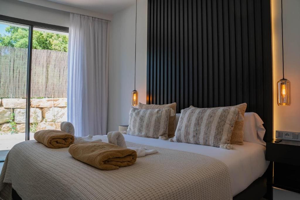 Luxury Triple Room room - Image 2