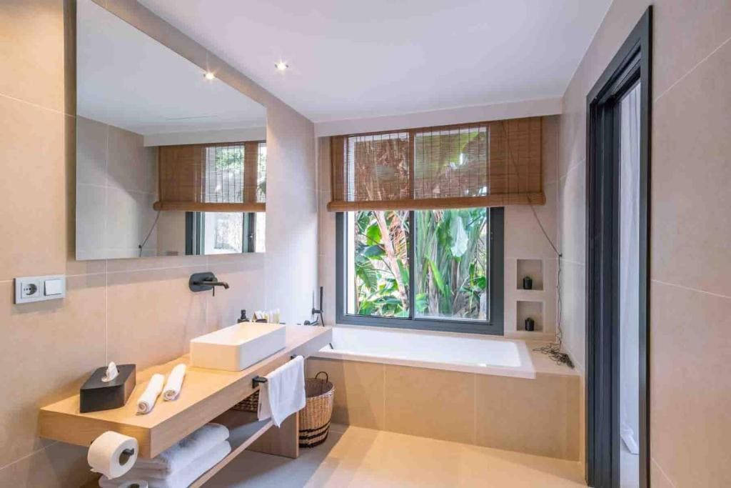 Luxury Triple Room room - Image 3
