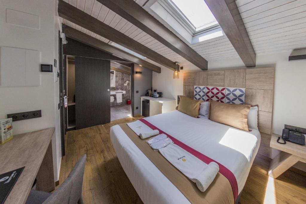 Deluxe Room (1 or 2 adults) room - Image 1