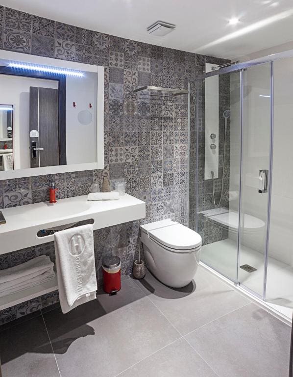 Superior Double or Twin Room with Balcony room - Image 3