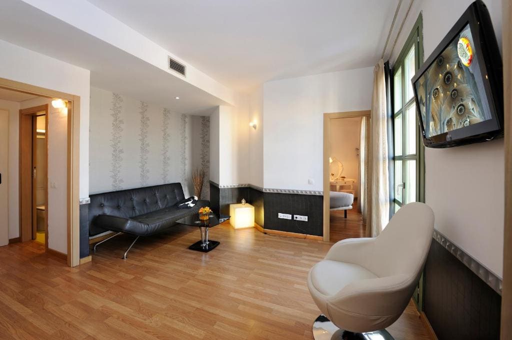 Junior Suite with Balcony room - Image 2