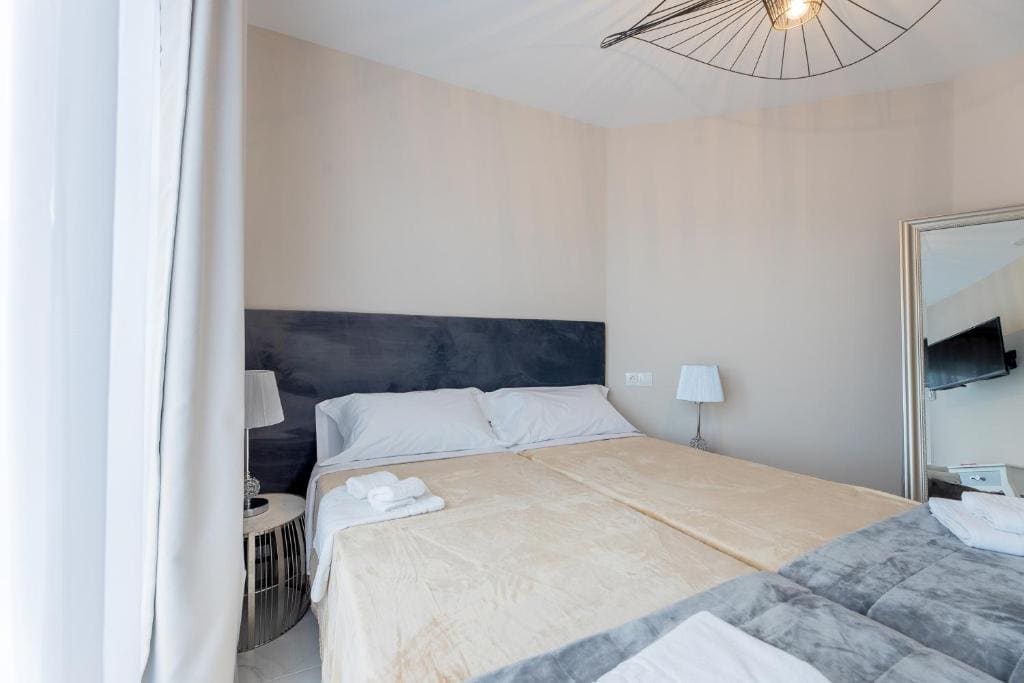 Classic Quadruple Room room - Image 2
