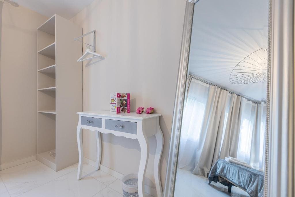 Standard Twin Room with Sofa room - Image 3