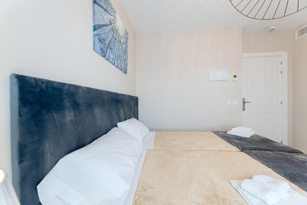 Standard Twin Room room - Image 2