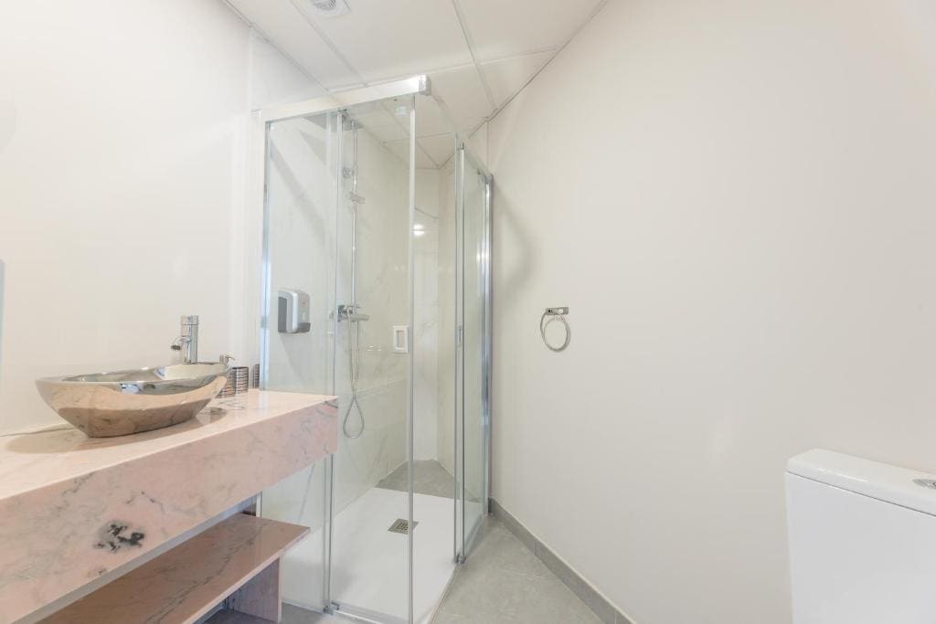 Standard Twin Room room - Image 1