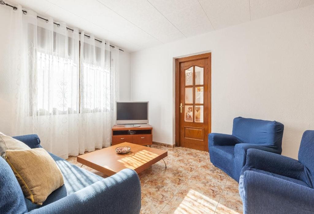 Apartment with Mountain View room - Image 2