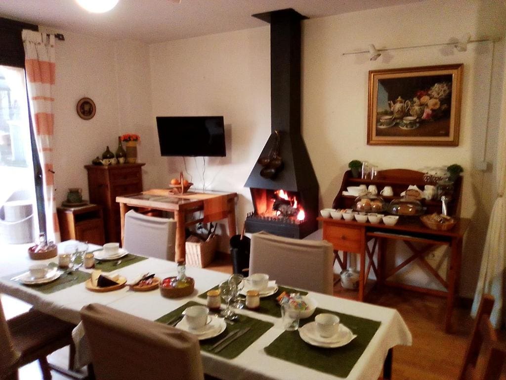 Double or Twin Room with Balcony room - Image 3