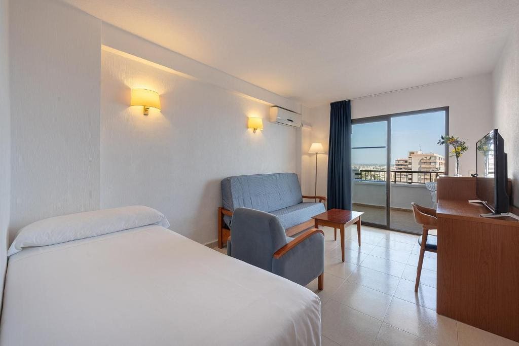 Family Room with Sea View (2 Adults + 2 Children) room - Image 1