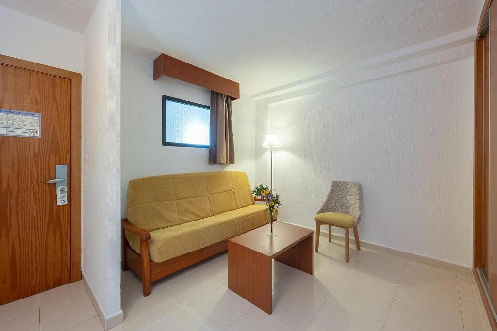 Family Room with Sea View (2 Adults + 2 Children) room - Image 3