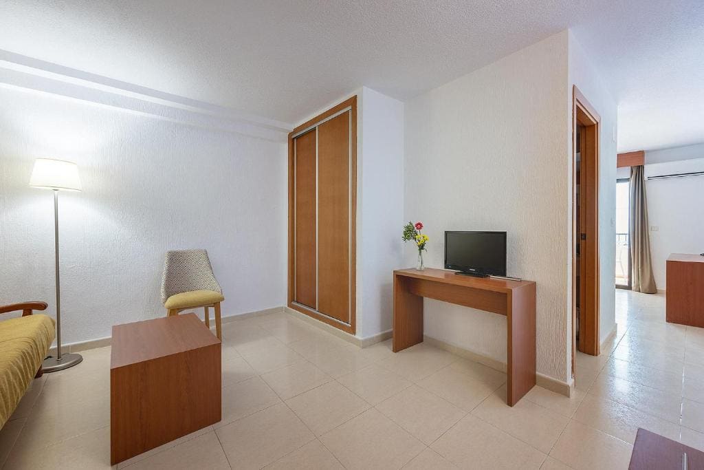 Twin Room with Sea View room - Image 3