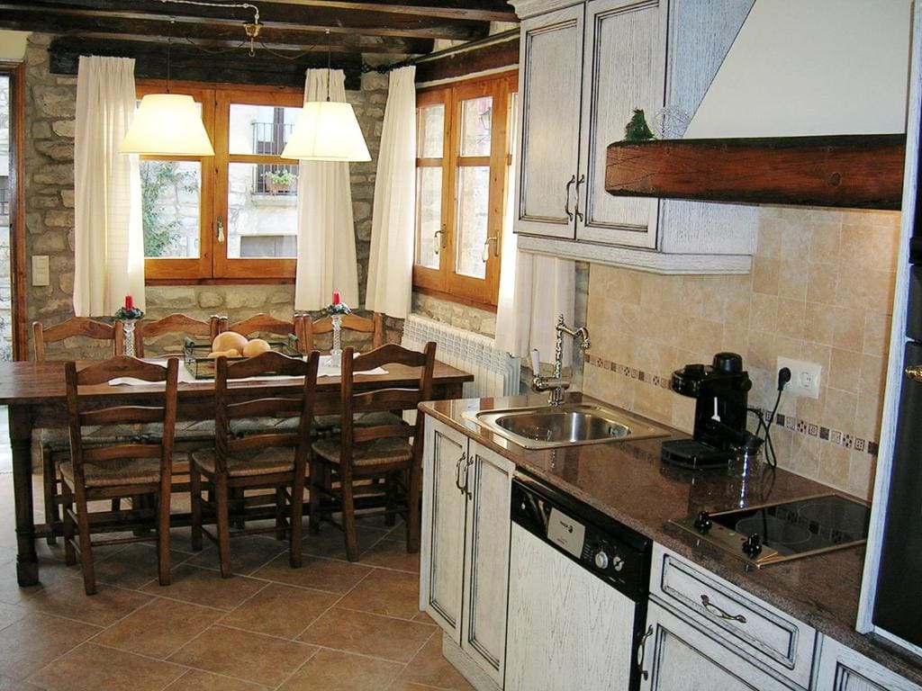 Three-Bedroom Townhouse room - Image 1