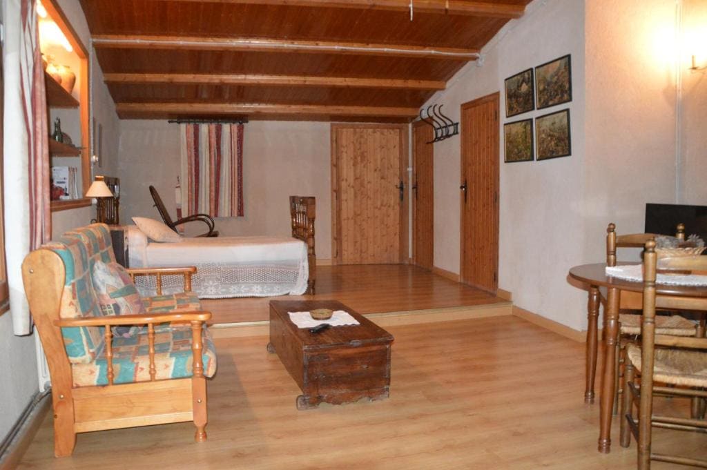 Classic Triple Room room - Image 2
