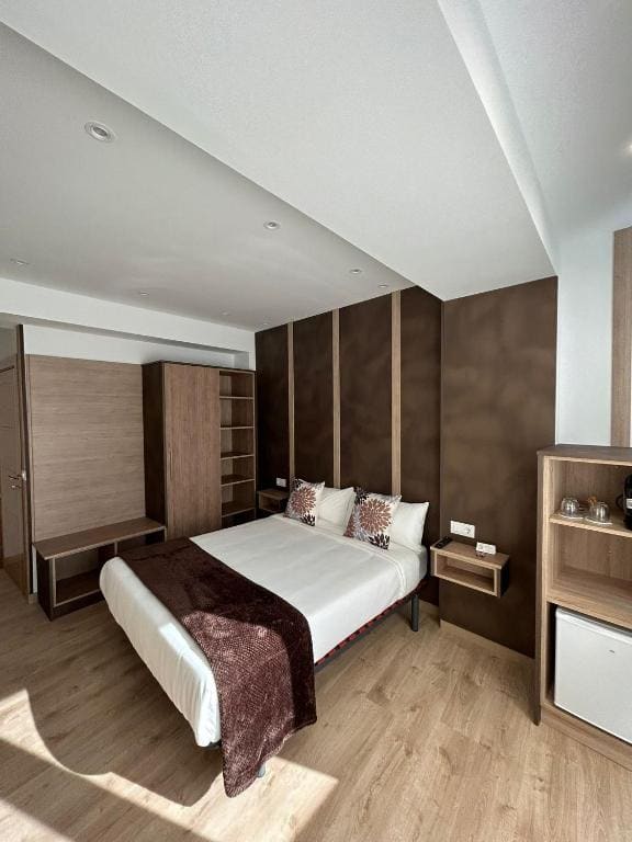 Double Room with Private Bathroom room - Image 3