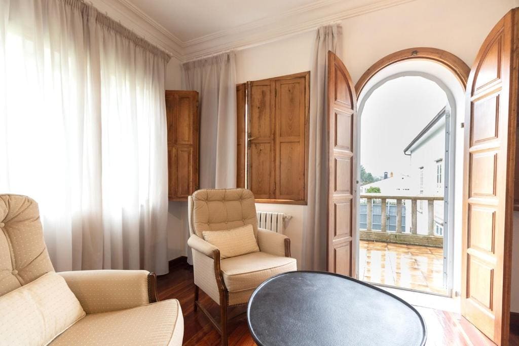 Deluxe Room room - Image 3