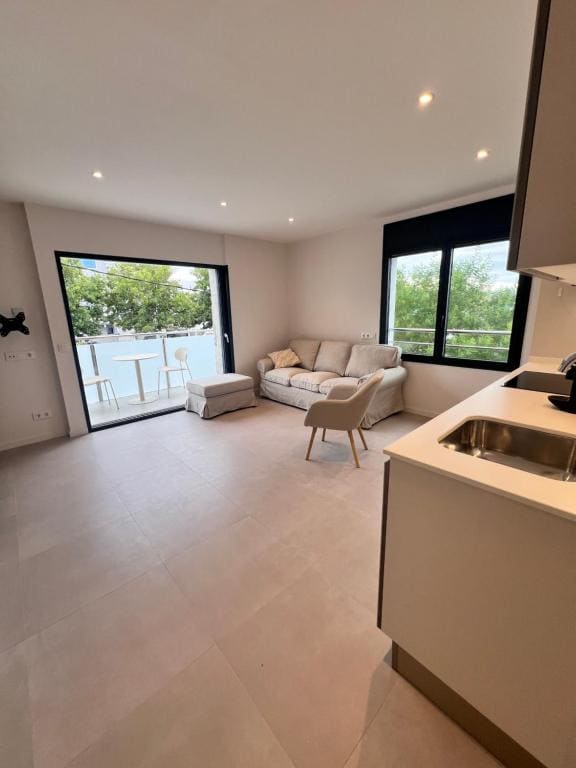 Three-Bedroom Apartment with Balcony room - Image 2