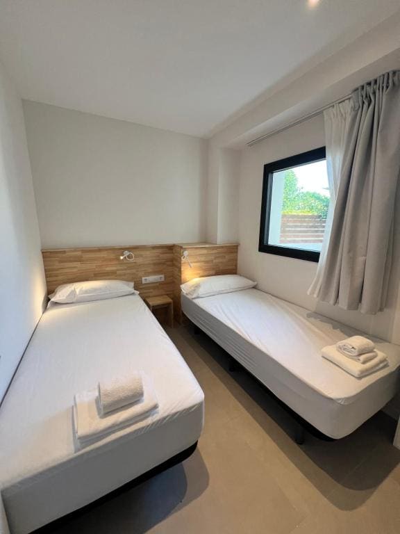 Three-Bedroom Apartment with Balcony room - Image 1
