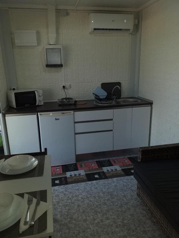 Mobile Home room - Image 3