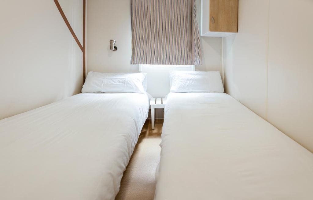 Superior Bungalow with Air Conditioner room - Image 3