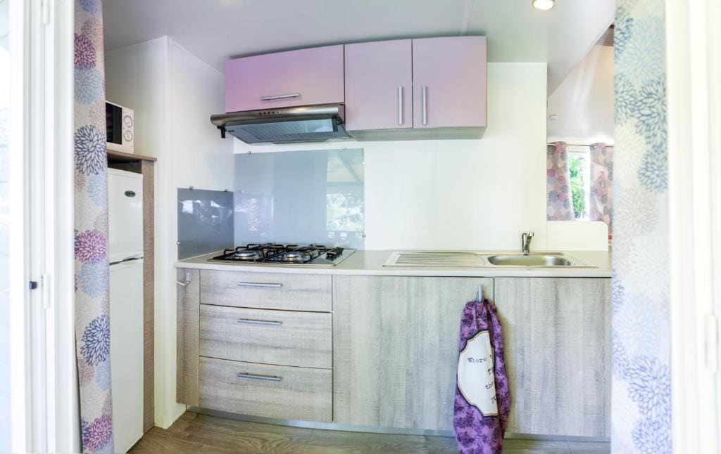 Three-Bedroom Bungalow with Air Conditioner room - Image 1