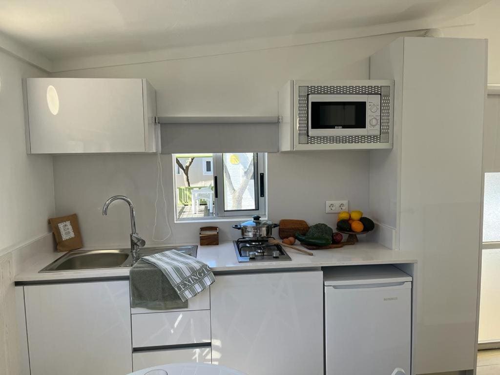 One-Bedroom Bungalow without Air Conditioner room - Image 2
