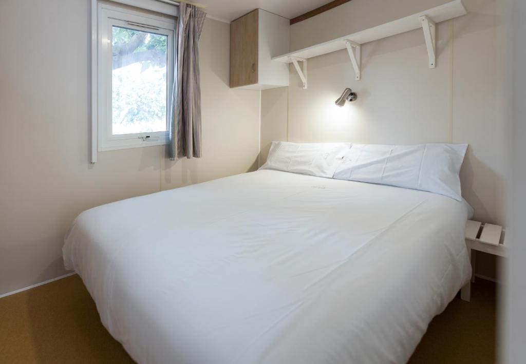 Superior Bungalow with Air Conditioner room - Image 2