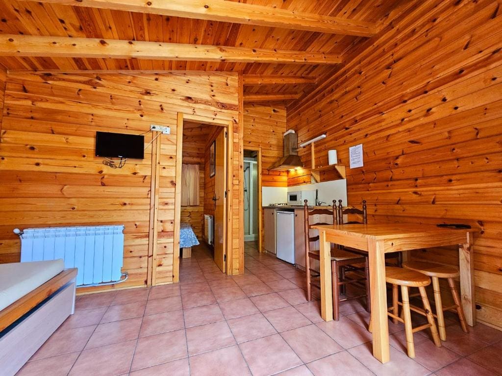 One-Bedroom Bungalow room - Image 3